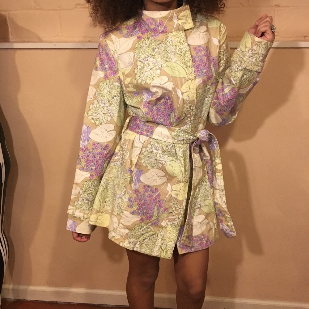 Adorable lightweight Spring jacket. - Picture 4 of 6